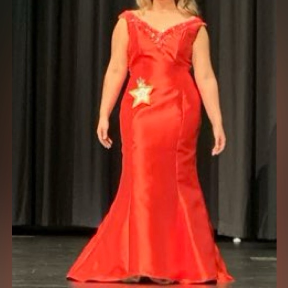 Pageant dress size 8 has had alterations one miss West-Oak junior class - Picture 3 of 6